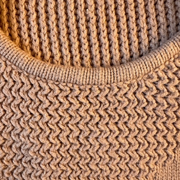 White & Brown Colorblock Sweater Women’s Medium Cozy Knit Pullover - Picture 5 of 6